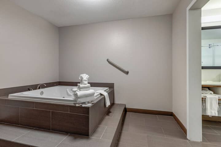 Room 9 of 26