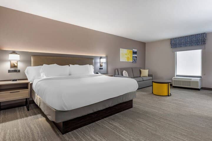 Room 8 of 26