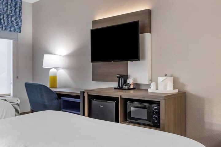 Room 10 of 26