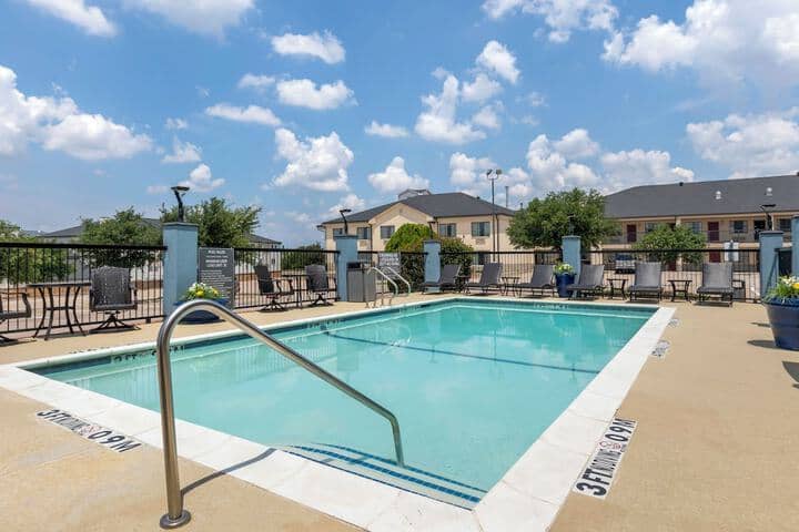 Pool 18 of 26